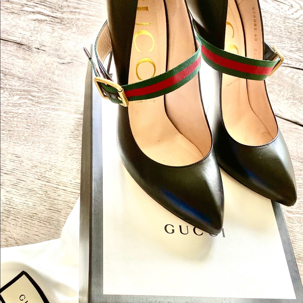 AUTHENTIC GUCCI heals worn once.  40EURO/10 US